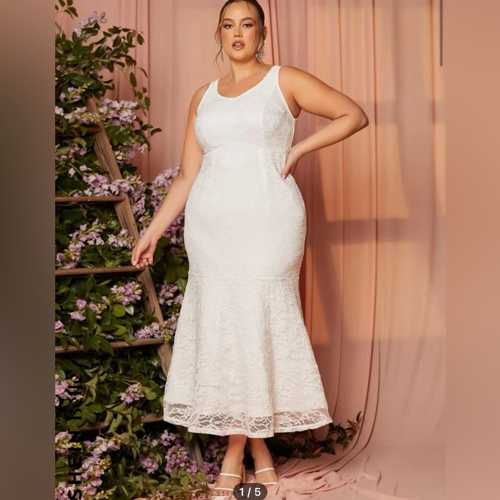 Plus ruffle hem lace wedding dress